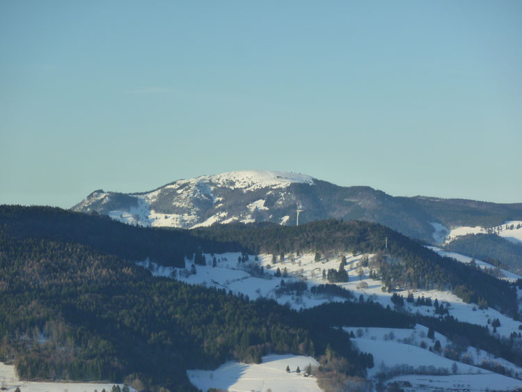 Berg Belchen im Schwarzwald vom Aussichtsturm Hohe Möhr