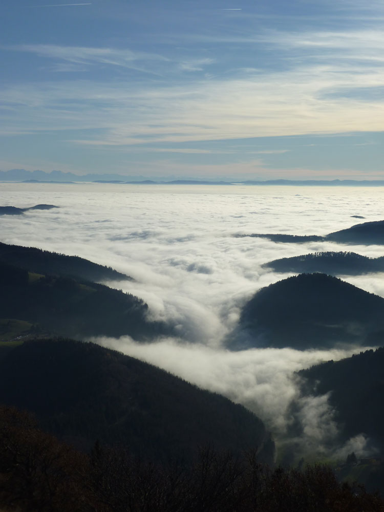 Belchen im Schwarzwald Aussicht Kleines Wiesental Nebel Flutung