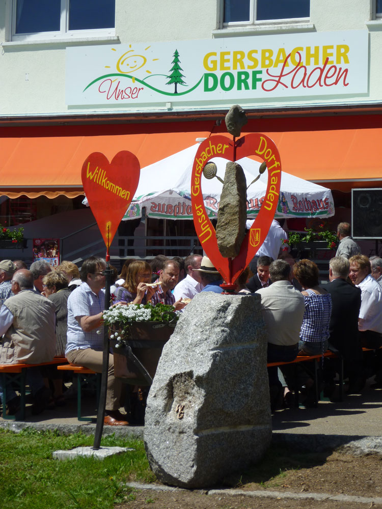 Schwarzwald Dorfladen Gersbach Skulptur Herzlich Willkommen