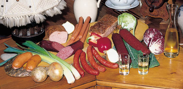 Fleischkäse, Salami, Klöpfer und Grillwürste der Fleischdirektvermarktung