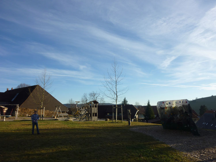 Der Spielplatz an der Schwarzwald Festhalle Bergkopfhalle Gersbach.