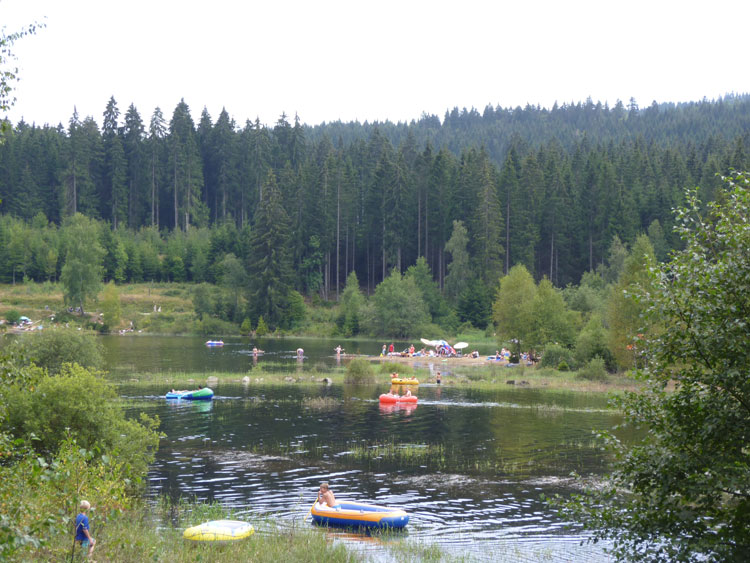 Schlauchboote auf dem Schluchsee