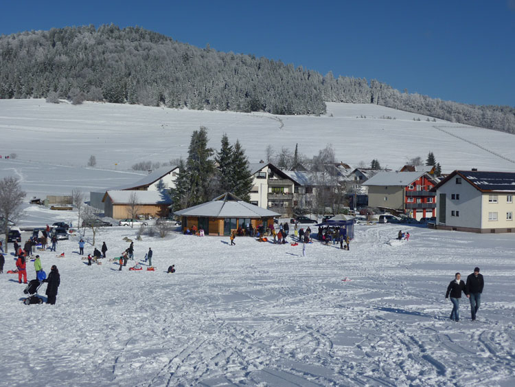 Schwarzwald Schlittenhang am Invormationspavillion in Gersbach