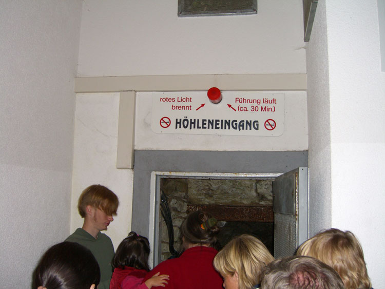 Erdmannshöhle: Tropfsteinhöhle Eingang