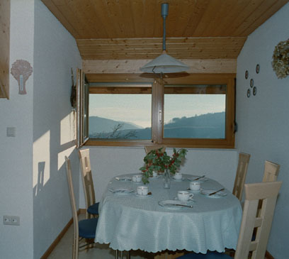 Esstisch Essecke Ferienwohnung Schwarzwaldurlaub Gersbach Naturpark Südschwarzwald